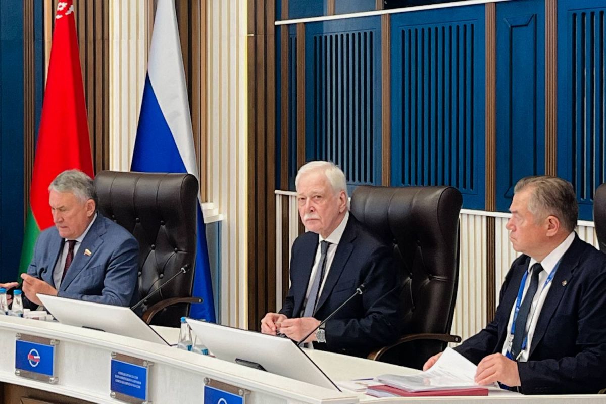22 июня Посол России в Беларуси Борис Грызлов принял участие в пленарном заседании Международного форума «Великое наследие — общее будущее» 22 июня Посол России в Беларуси Борис Грызлов принял участие в пленарном заседании Международного форума «Великое наследие — общее будущее»