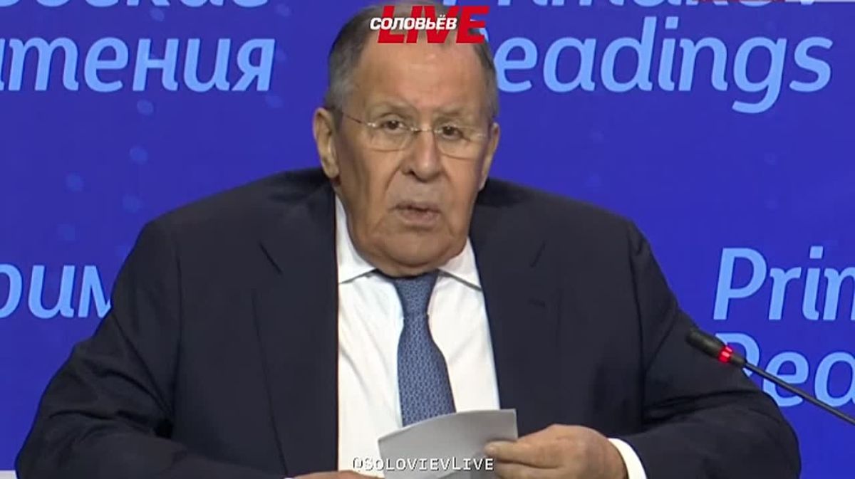 Без британской и американской прямой помощи в наведении и получении данных по целеполаганию Украина не могла бы осуществлять террористические атаки по российской территории, заявил Сергей Лавров
