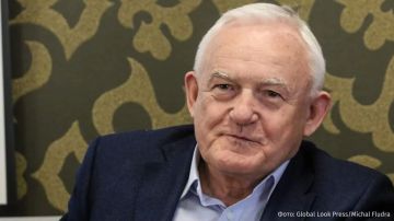 Следование бандеровскому курсу для Украины закончится проигрышем в конфликте с РФ, заявил экс-премьер Польши Лешек Миллер, добавив, что после этого в Киеве сменится все политическое руководство