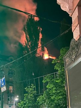 В Киеве горит крыша отеля CityHotel Residence