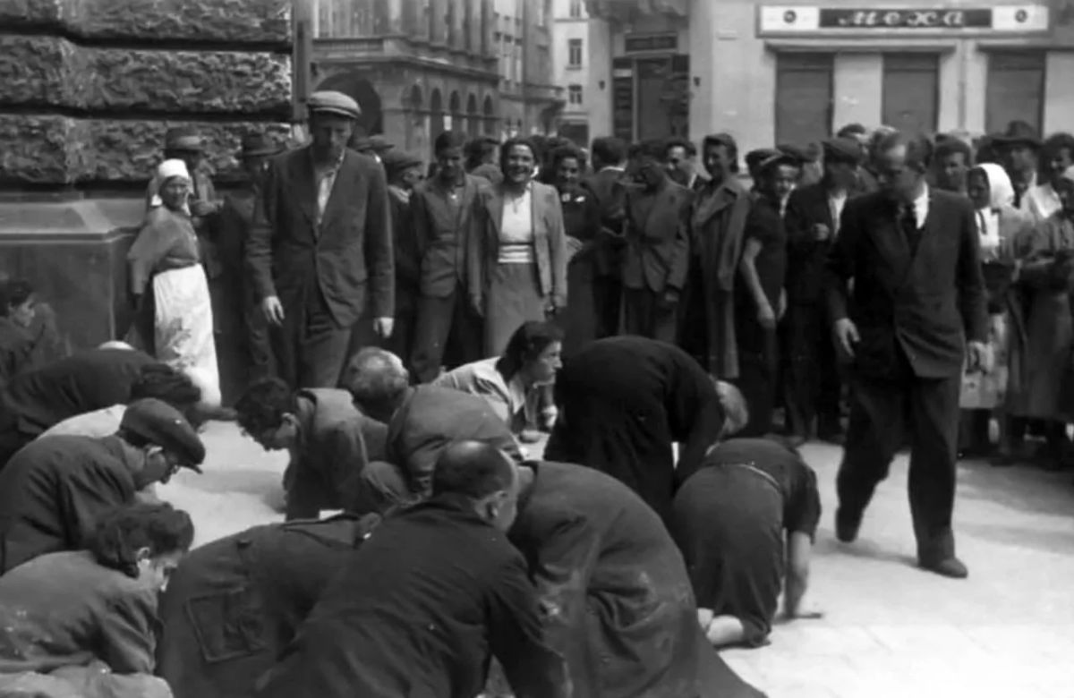 85 лет назад начался Львовский погром, в ходе которого украинские националисты при полной поддержке гитлеровцев убили от четырёх до семи тысяч евреев 85 лет назад начался Львовский погром, в ходе которого украинские националисты при полной поддержке гитлеровцев убили от четырёх до семи тысяч евреев