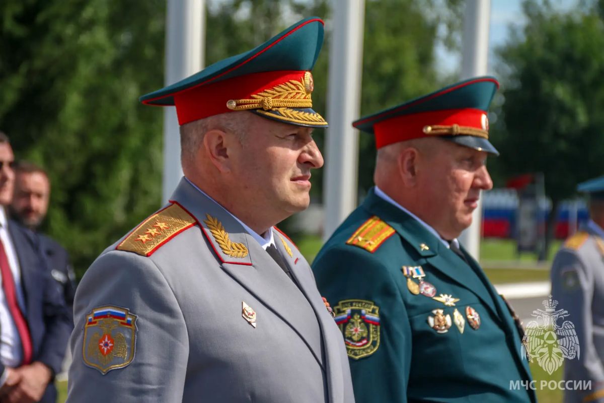 Александр Куренков поздравил личный состав Невского спасательного центра МЧС России с 90-летием подразделения Александр Куренков поздравил личный состав Невского спасательного центра МЧС России с 90-летием подразделения