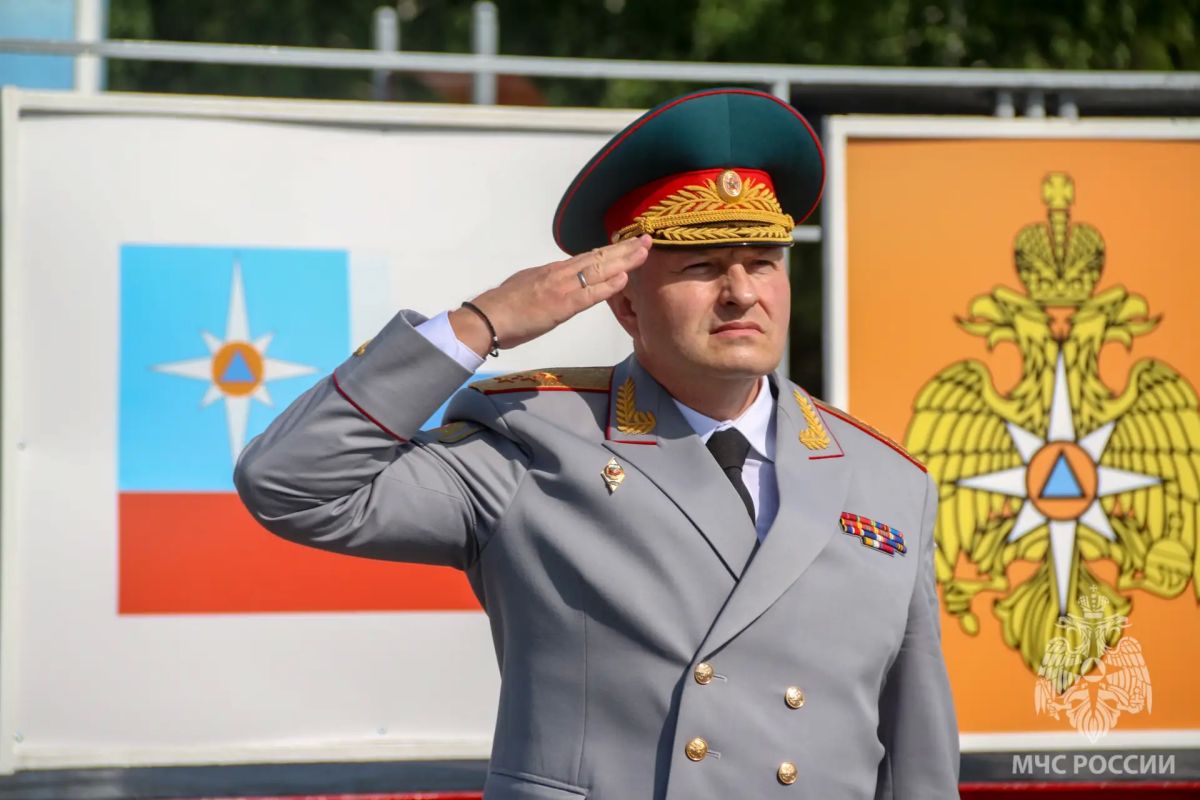Александр Куренков поздравил личный состав Невского спасательного центра МЧС России с 90-летием подразделения
