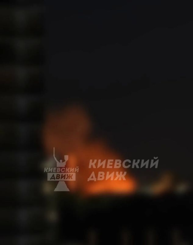 Пожар на месте одного из прилетов Гераней в Киеве Пожар на месте одного из прилетов Гераней в Киеве