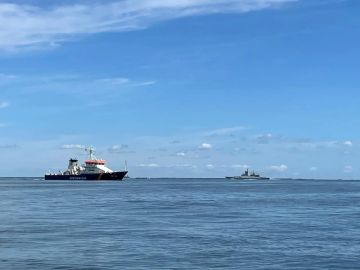 Российский корвет «Сообразительный» защитил танкер Kira K с российской нефтью в Балтийском море, оттеснив от него судно немецкой береговой охраны