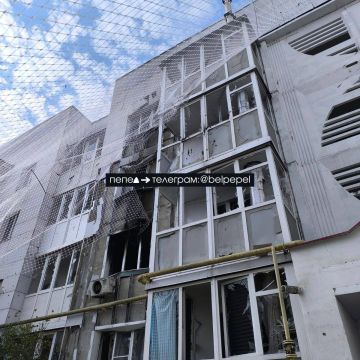 В сети публикуют последствия атаки дрона ВСУ на многоквартирный дом в Шебекино в Белгородской области