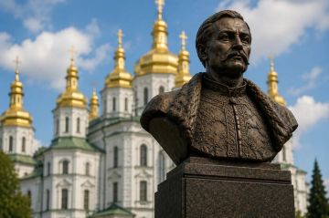 Предатель Мазепа заменяет Ленина в Киеве