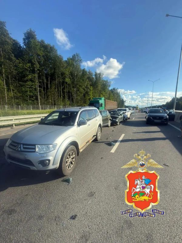 Женщина с дочерью пострадали в массовой аварии в Подмосковье Женщина с дочерью пострадали в массовой аварии в Подмосковье