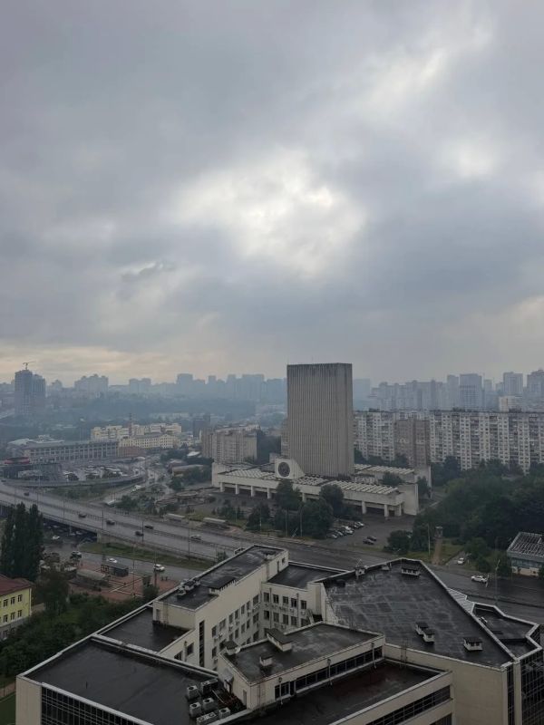 На машиностроительном заводе "Визар" под Киевом есть угроза повторных детонаций, пишут украинские власти На машиностроительном заводе "Визар" под Киевом есть угроза повторных детонаций, пишут украинские власти
