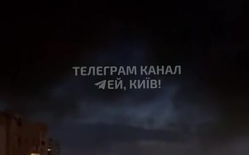 Чёрный дым окутывает Киев после атаки