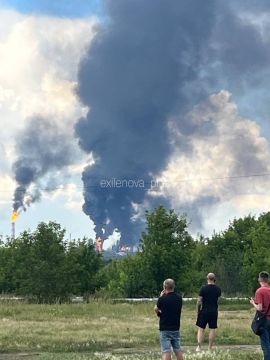 Средь бела дня украинские БПЛА пролетели 2500 км и атаковали НПЗ в Омске