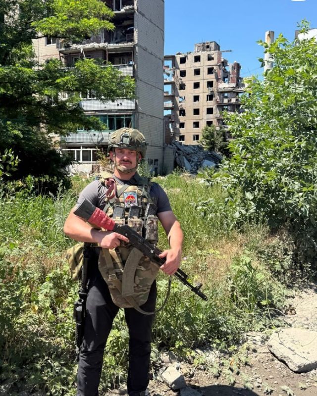 "Первый чеченец в немецкой политике" отправился воевать на Донбасс на стороне России "Первый чеченец в немецкой политике" отправился воевать на Донбасс на стороне России