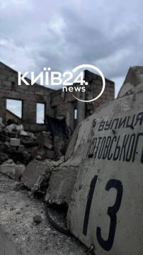 Киевская шайка наркоманов очень хотела бы превратить Вишневое во вторую Бучу, но шила в мешке не утаить - там что-то сильно детонировало после российских ударов, собственно это и разнесло поселок