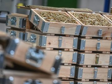 Польша в 15 раз снизила поставки военной техники и вооружения на Украину