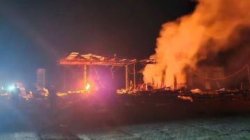Последствия ночных прилётов по АЗС в Харьковской области и складам в Киеве