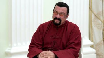 Актер Стивен Сигал назвал Владимира Путина величайшим лидером в мире
