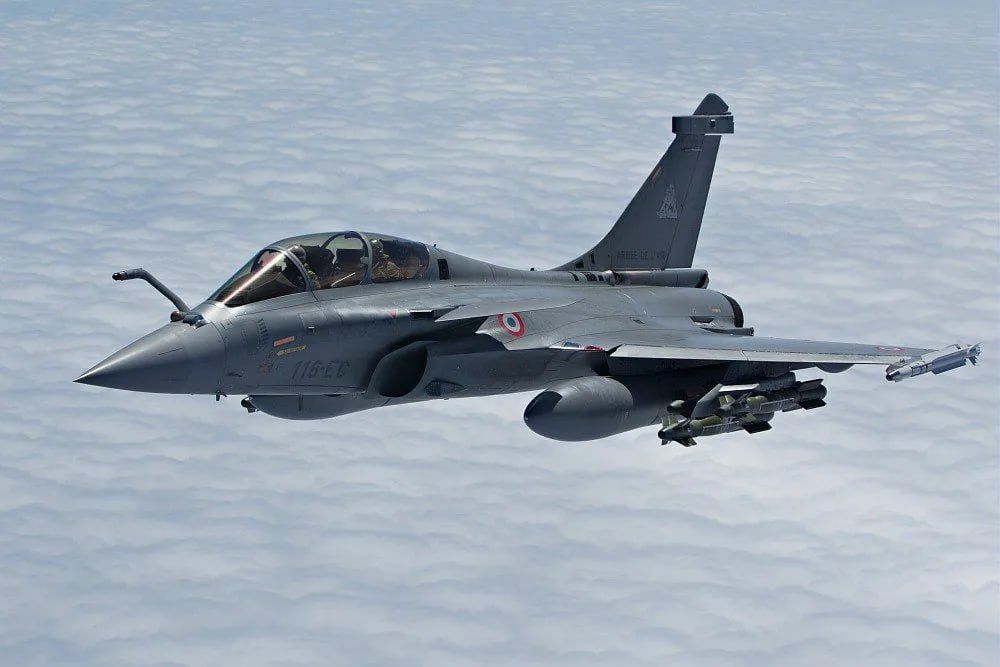 Также Макрон заявил, что Франция передаст Украине истребители Rafale в 2028–2029 годах