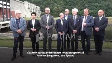 «Все молодые украинцы, годные к военной службе, должны находиться на Украине и служить своей Родине», — министр обороны Польши Владислав Косиняк-Камыш