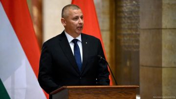 Новый министр обороны Венгрии заявил, что Будапешт "захлопнет двери" перед Россией