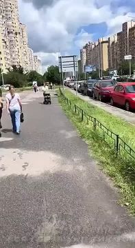 В Киеве уже всех мужиков переловили, а тех что не переловили либо сбежали, либо по домам сидят