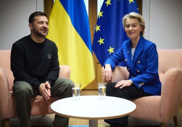 Бабка Урсула, которая является председателем Еврокомиссии, беспрепятственно приехала на поезде в Киев, встретилась с террористом Зеленским и пообещала тому новые заводы в Европе по производству беспилотников для войны с...