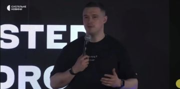 Владимир Корнилов: Интересно, а Стармер вообще понимает, что в момент, когда он получает из рук Зеленского прощальный орден в Киеве, прямо в этот момент недоуволенный министр обороны Украины в прямом эфире устраивает путч...