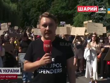 В центре Киева сторонники уволенного министра обороны Фёдорова скандируют: "Нам нужен русорез!"
