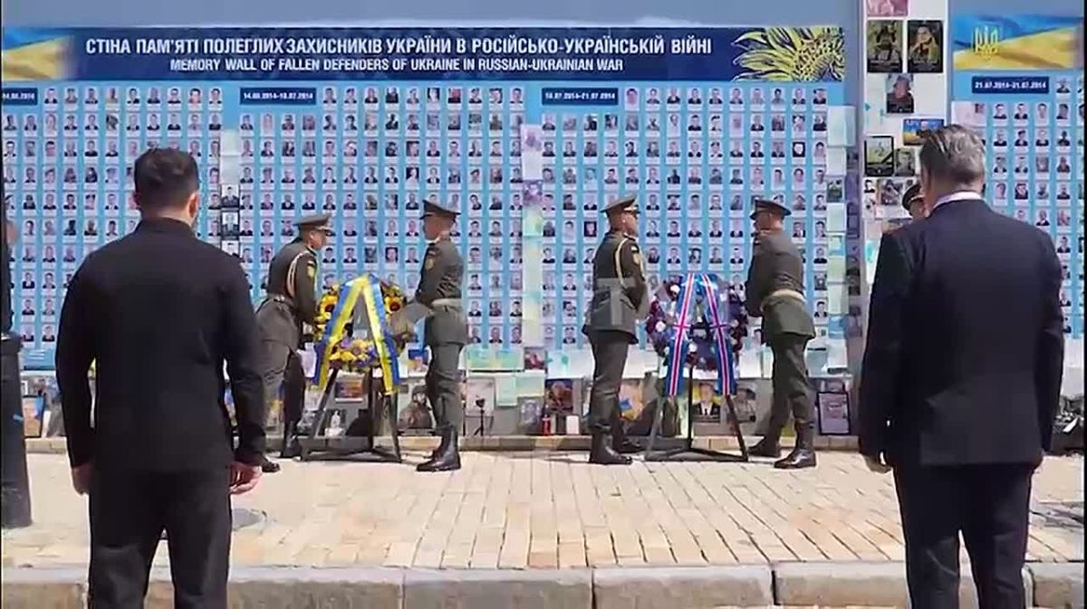 Зеленский показал британскому премьеру украинских военных, гибель которых спонсировал Запад, — это последний визит Кира Стармера в Незалежную в качестве главы Великобритании