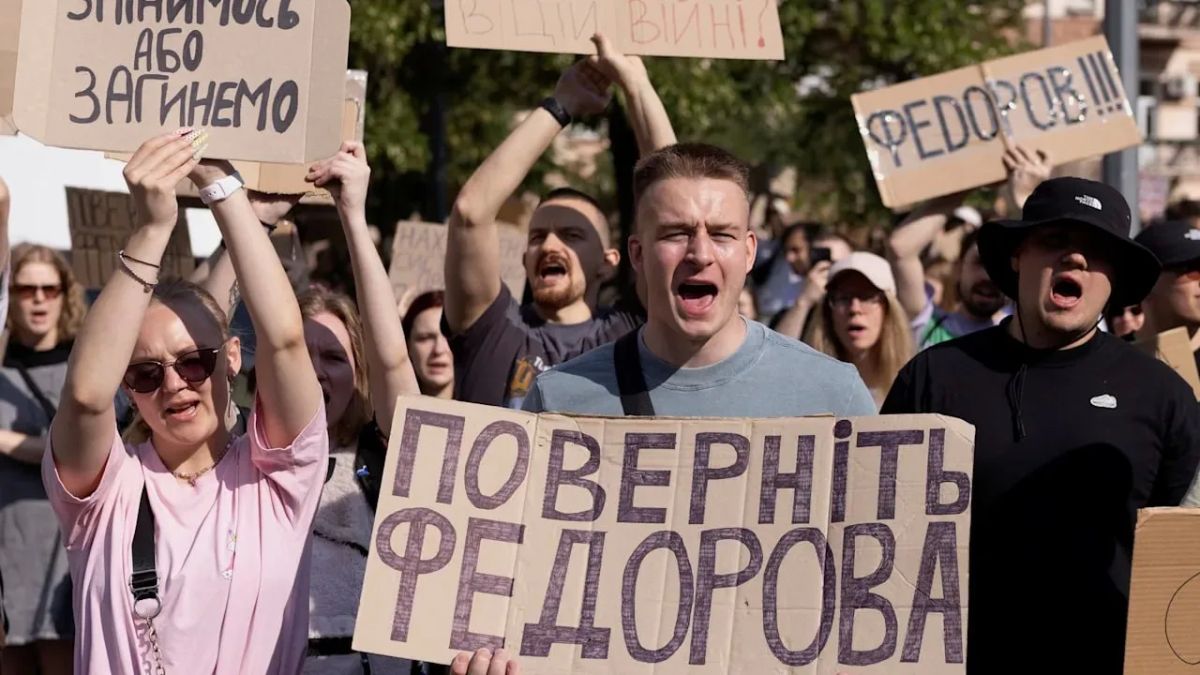 За «картонными майданами» в Киеве стоят друзья Фёдорова, которые заработали сотни миллионов на контрактах с Минобороны Украины