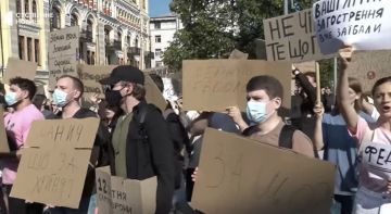 Владимир Корнилов: Ха, в Киеве опять митинги. Уволенный министр обороны Украины Федоров вывел молодняк в свою поддержку