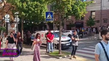 Замкомандующего ВВС Украины Елизаров подал в отставку из-за увольнения Федорова — во многих крупных городах проходят протесты Полковник Павел Елизаров подал в отставку, выразив в соцсетях резкое несогласие с увольнением...