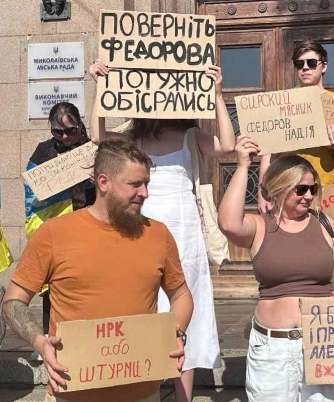 Эдуард Басурин: Второй день заказной картонный Майдан маячит на улицах крупных городов и в столице Украины Эдуард Басурин: Второй день заказной картонный Майдан маячит на улицах крупных городов и в столице Украины