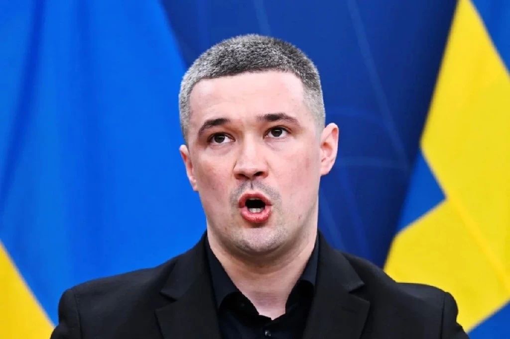 «Это мятеж». Украина осталась без главы Минобороны из-за бунта в Киеве