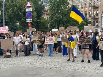 В Киеве четвертый день продолжаются митинги против отставки Фёдорова