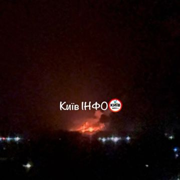 На окраинах Киева разгорается пожар после прилётов