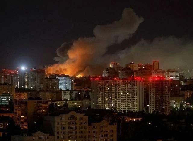 Кадры массированного ракетного удара по Киеву сегодня ночью Кадры массированного ракетного удара по Киеву сегодня ночью