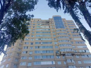 В результате террористических ударов ВСУ по Курску, Льгову и по автодороге в Рыльском районе пострадали 10 мирных жителей, сообщил губернатор Курской области Александр Хинштейн
