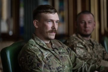 Кроме упомянутых ранее персон, Просроченный встретился с командиром Навоза Азова*