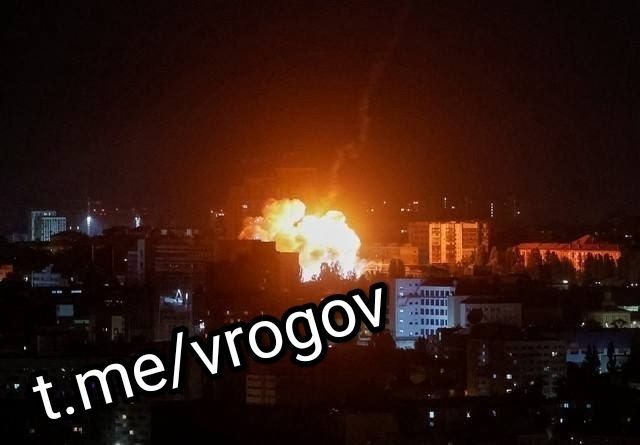 Владимир Рогов: Повторение - мать учения!. На фото - Киев минувшей ночью после рекордных ударов по военным объектам ЗеРейха Владимир Рогов: Повторение - мать учения!. На фото - Киев минувшей ночью после рекордных ударов по военным объектам ЗеРейха
