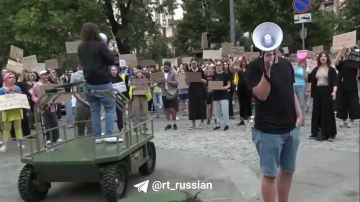 На Украине проходит шестой день протестов против отставки экс-министра обороны Фёдорова и с призывом уволить главкома ВСУ Сырского