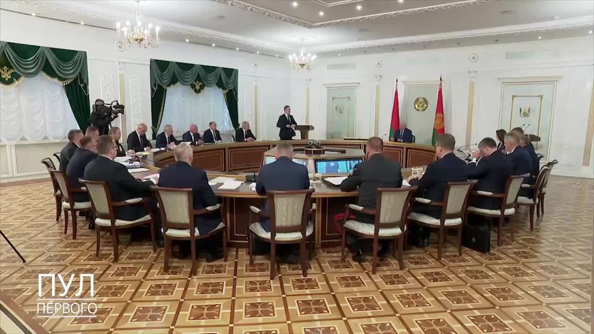 «Всех, кто не умеет работать, — в армию!»