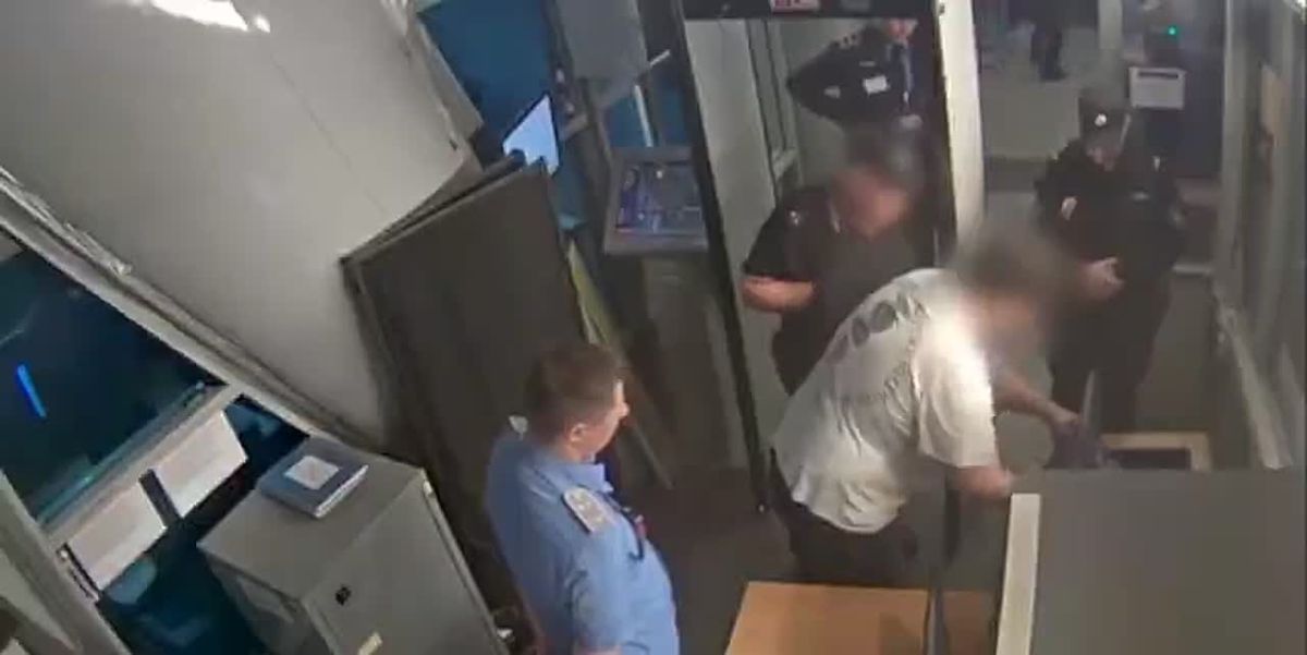 ФСБ опубликовала кадры поимки и допроса россиянина, готовившего теракт в Петербурге