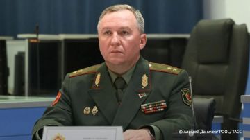 Глава МО Белоруссии Виктор Хренин опроверг слухи о том, что белорусская сторона возводит фортификационные сооружения на границе с Украиной
