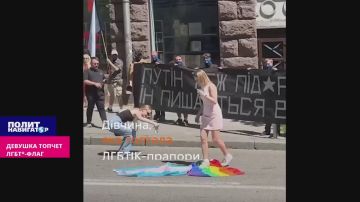В Киеве нацисты забросали содомитов отрубленными свиными головами