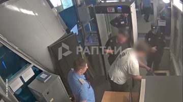 ФСБ предотвратила теракт в питерском метро — 21-летнего мужчину задержали с самодельной бомбой