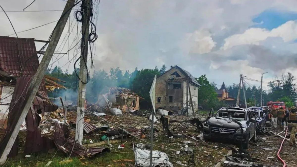 ВС РФ нанесли групповой удар высокоточным оружием большой дальности по объекту в пригороде Киева, где проводилась демонстрация беспилотников, сообщило Минобороны ВС РФ нанесли групповой удар высокоточным оружием большой дальности по объекту в пригороде Киева, где проводилась демонстрация беспилотников, сообщило Минобороны