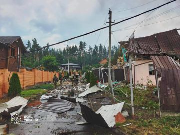 Зеленский жалуется, что Россия обстреляла выставку вооружения, где находились военные и разработчики