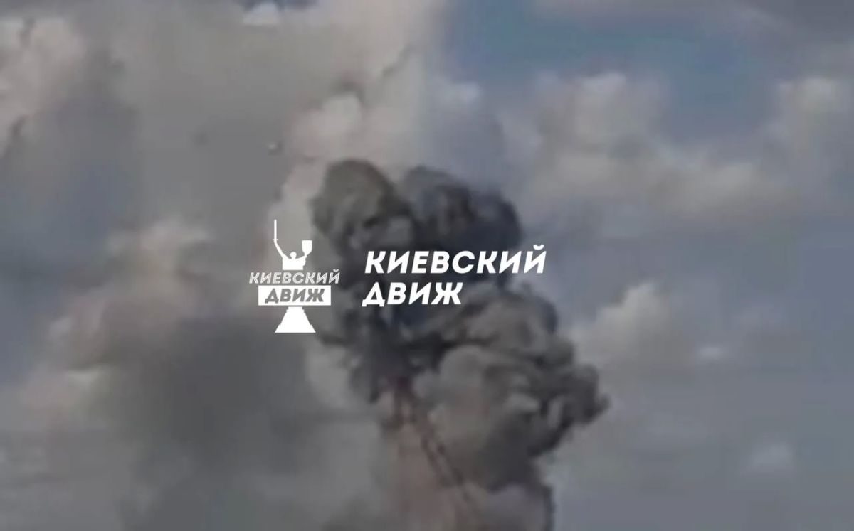 Взрывы раздались в Киеве. В местных пабликах пишут, что применено около десяти ракет различных типов