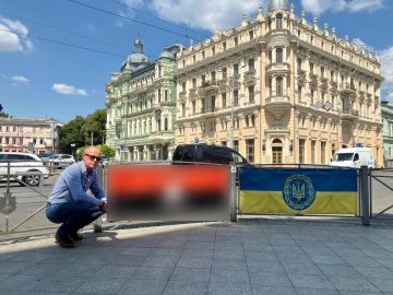 Публикацию с нацистским флагом УПА* почетного консула Украины в Нидерландах Карела Бургера Дирвена осудил польский депутат Кшиштоф Мулава