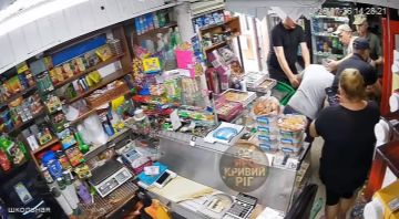 #бандеровская_оккупация: душегубы в Кривом Роге насильно выдернули продавца из магазина
